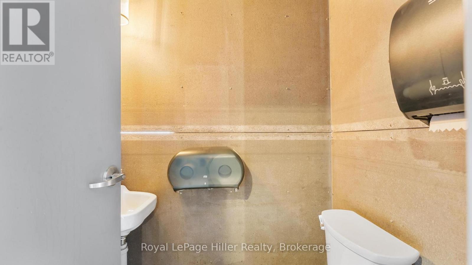 21 Market Place Property Photo 18
