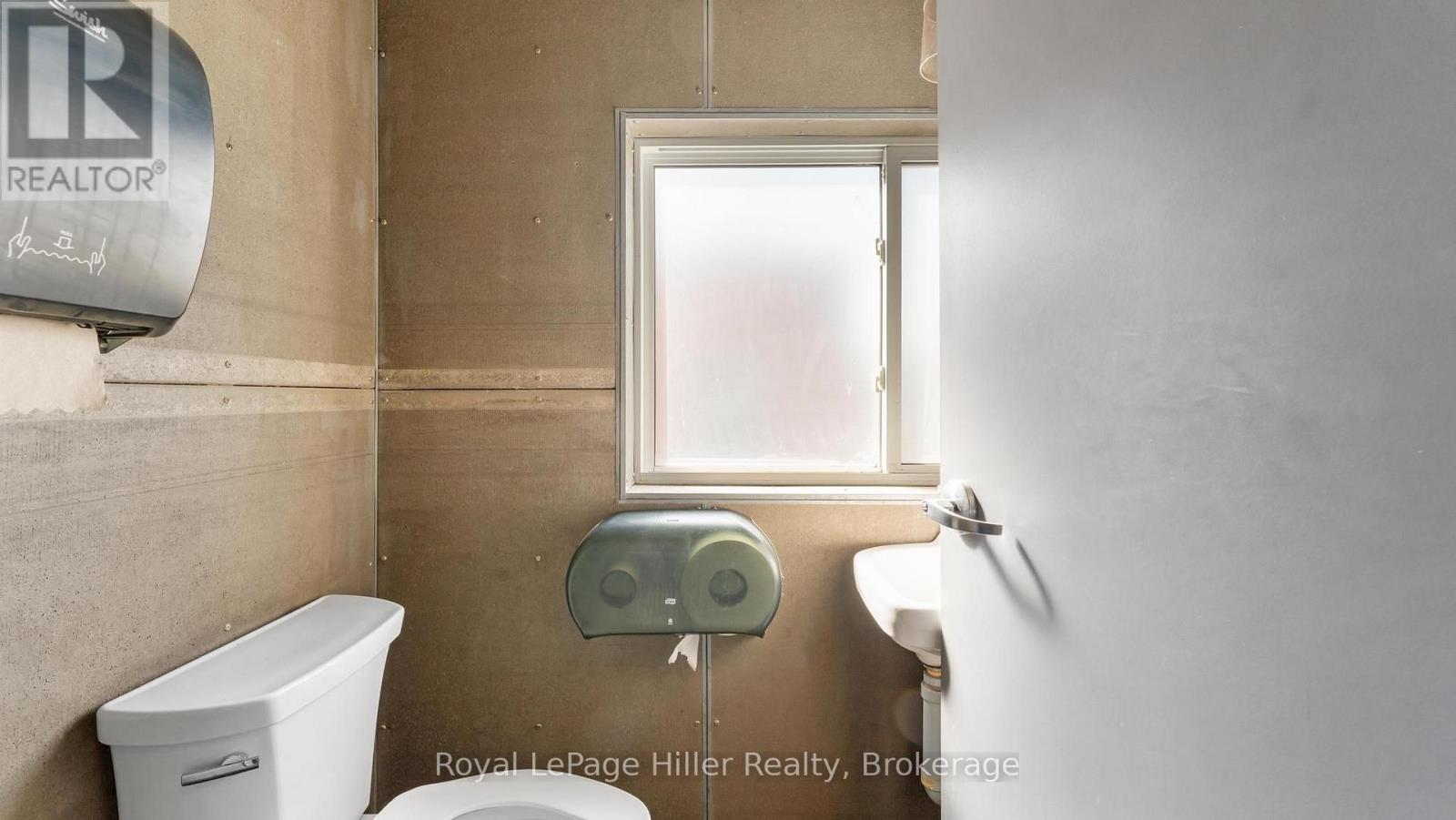 21 Market Place Property Photo 19