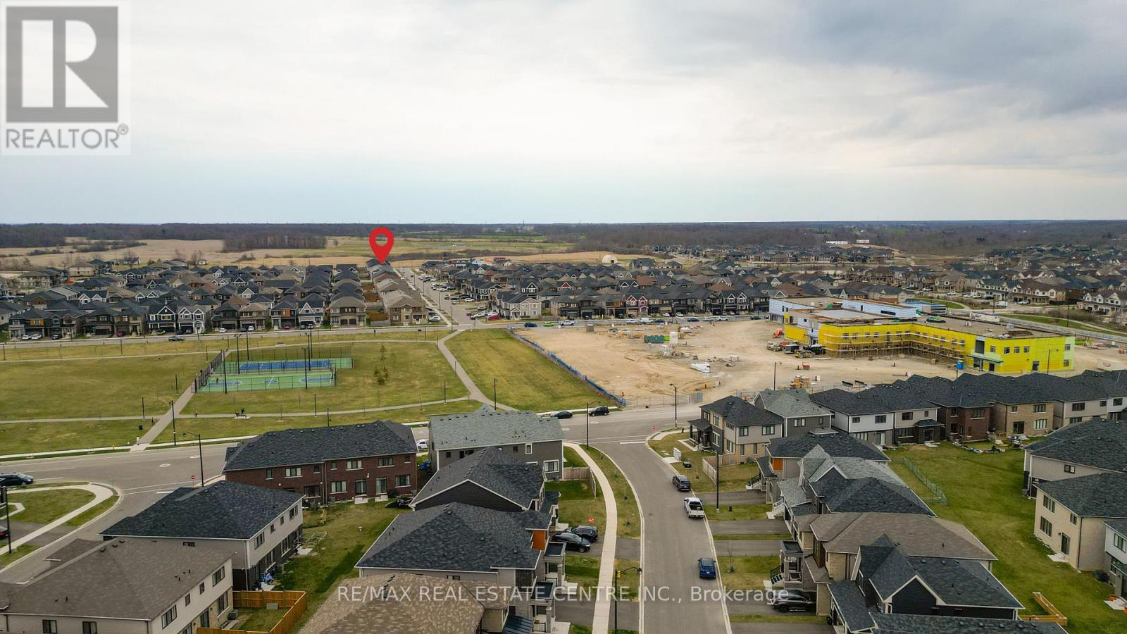 22 Oaktree Drive Property Photo 2