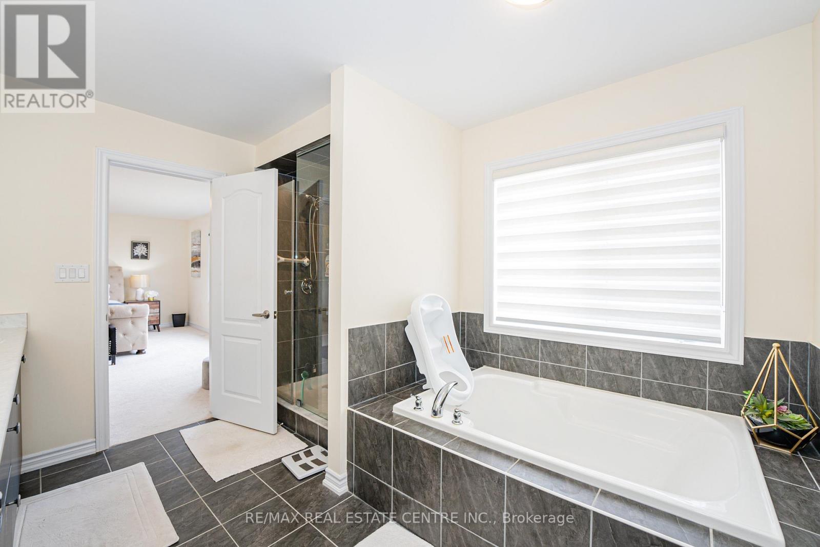 22 Oaktree Drive Property Photo 27