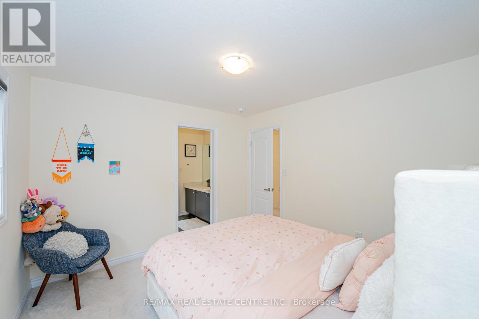22 Oaktree Drive Property Photo 33