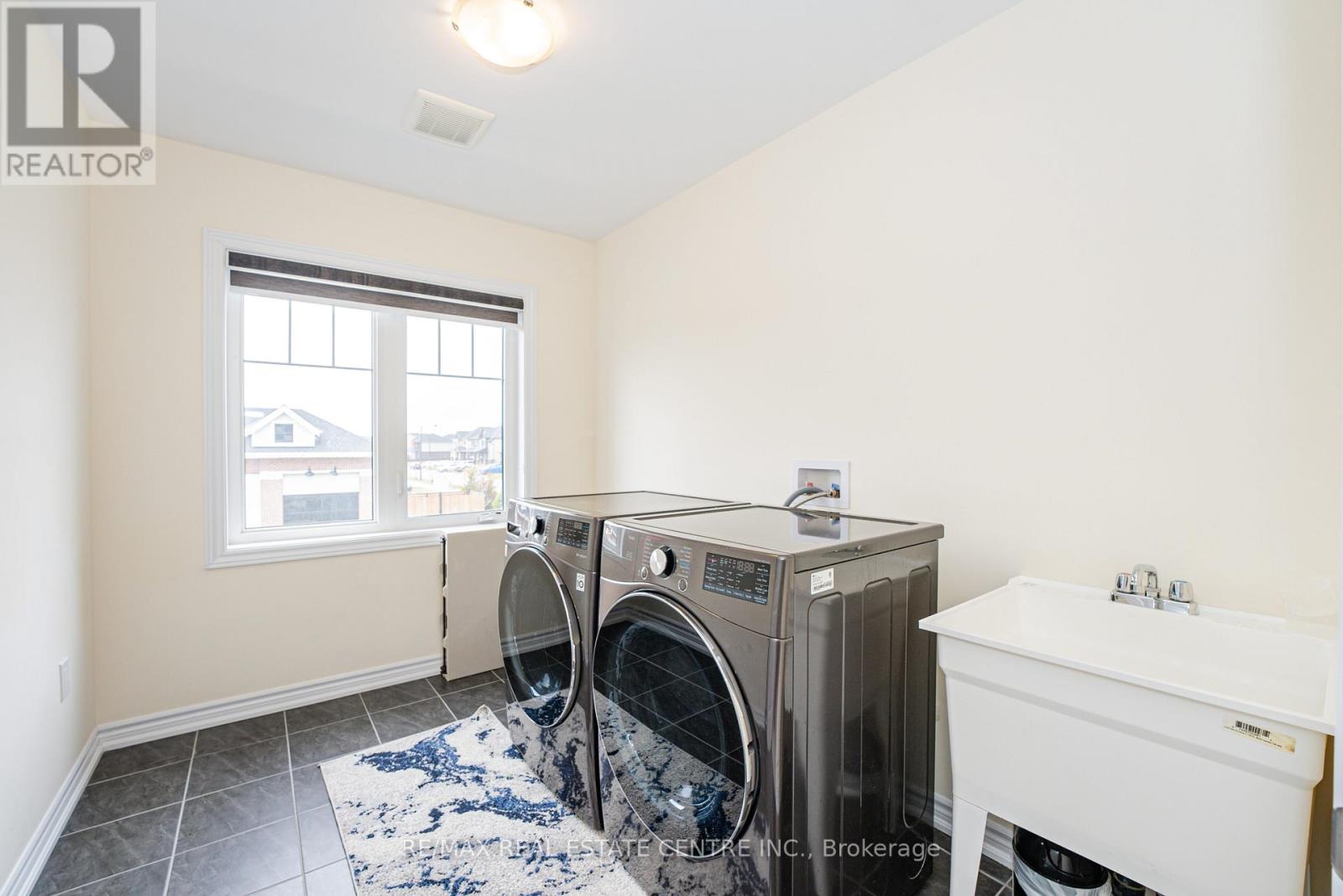 22 Oaktree Drive Property Photo 39