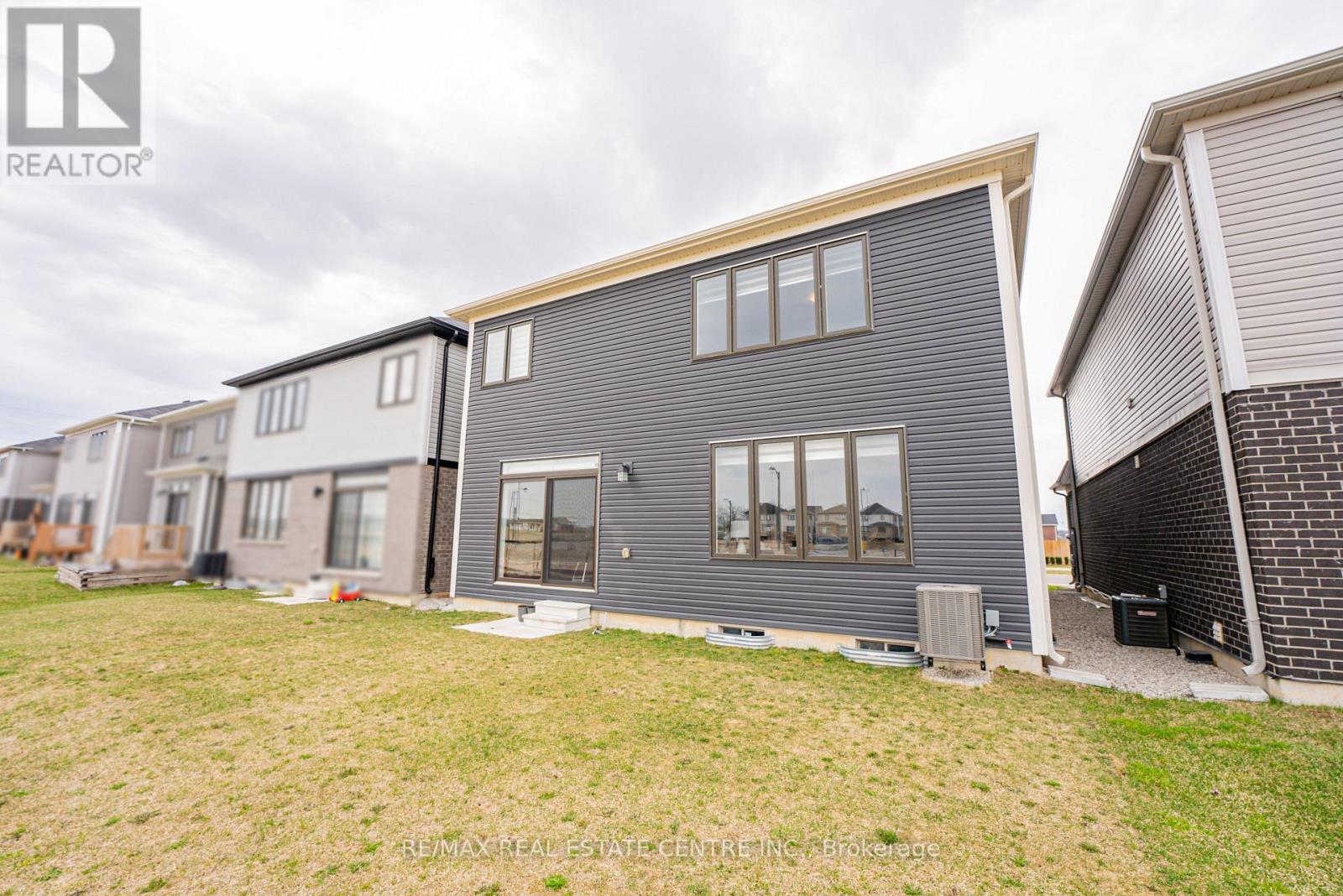 22 Oaktree Drive Property Photo 48
