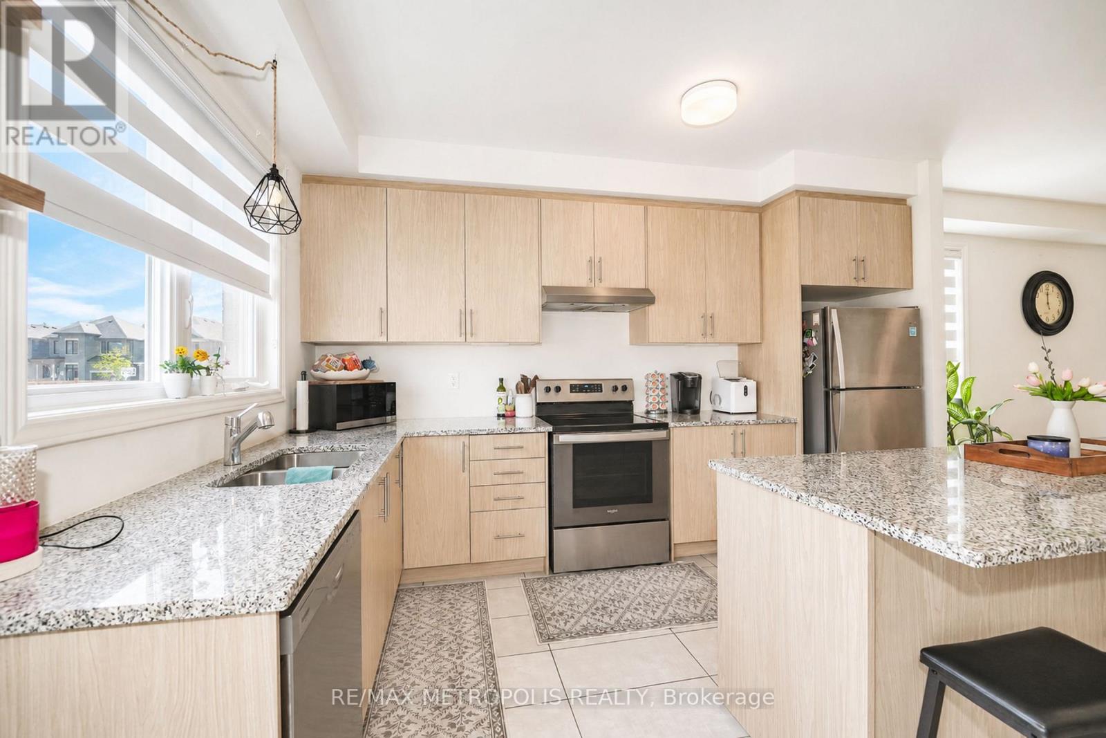 421 Trevor Street Property Photo 33