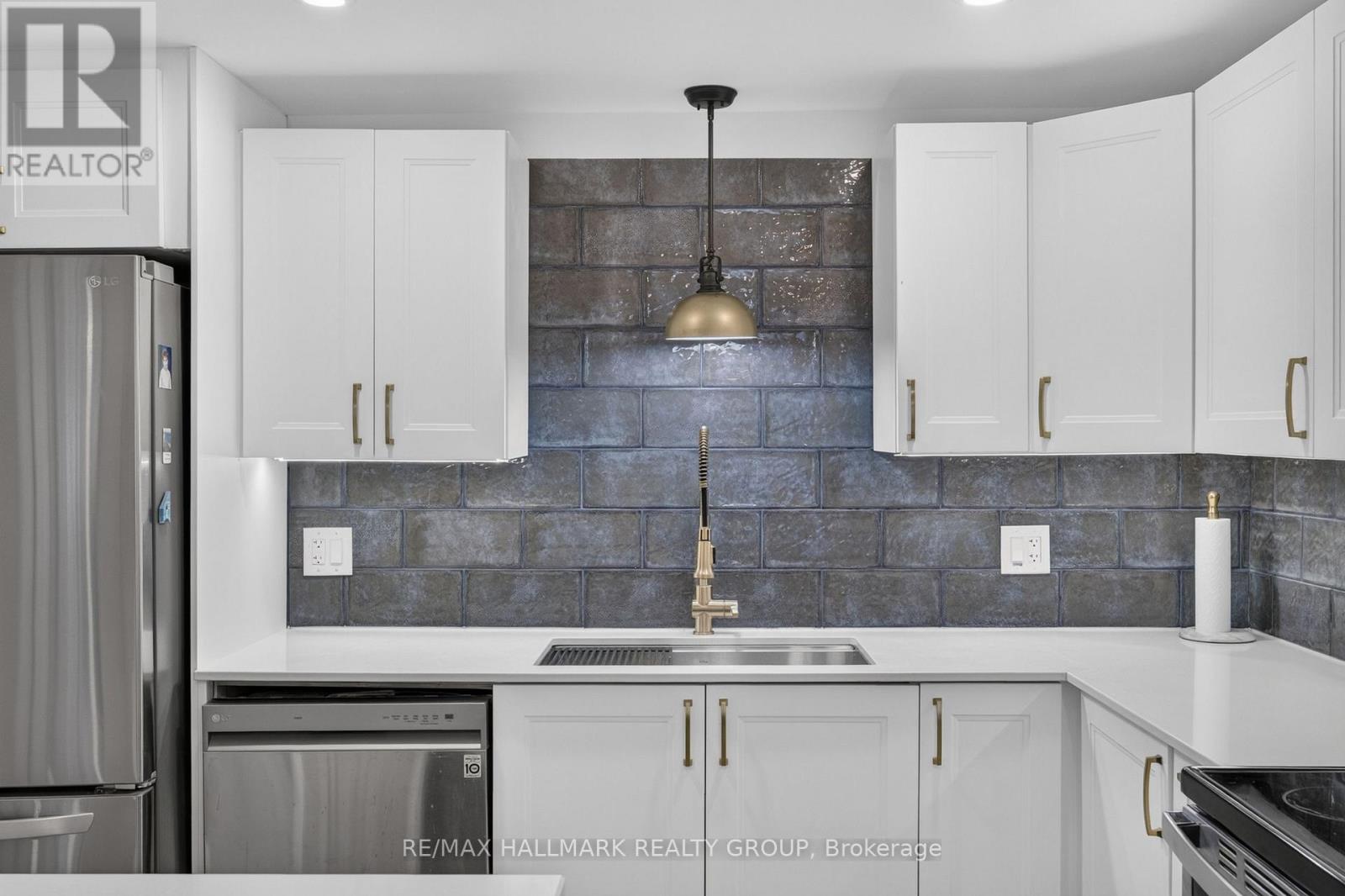 241 Lewis Street E Property Photo 11
