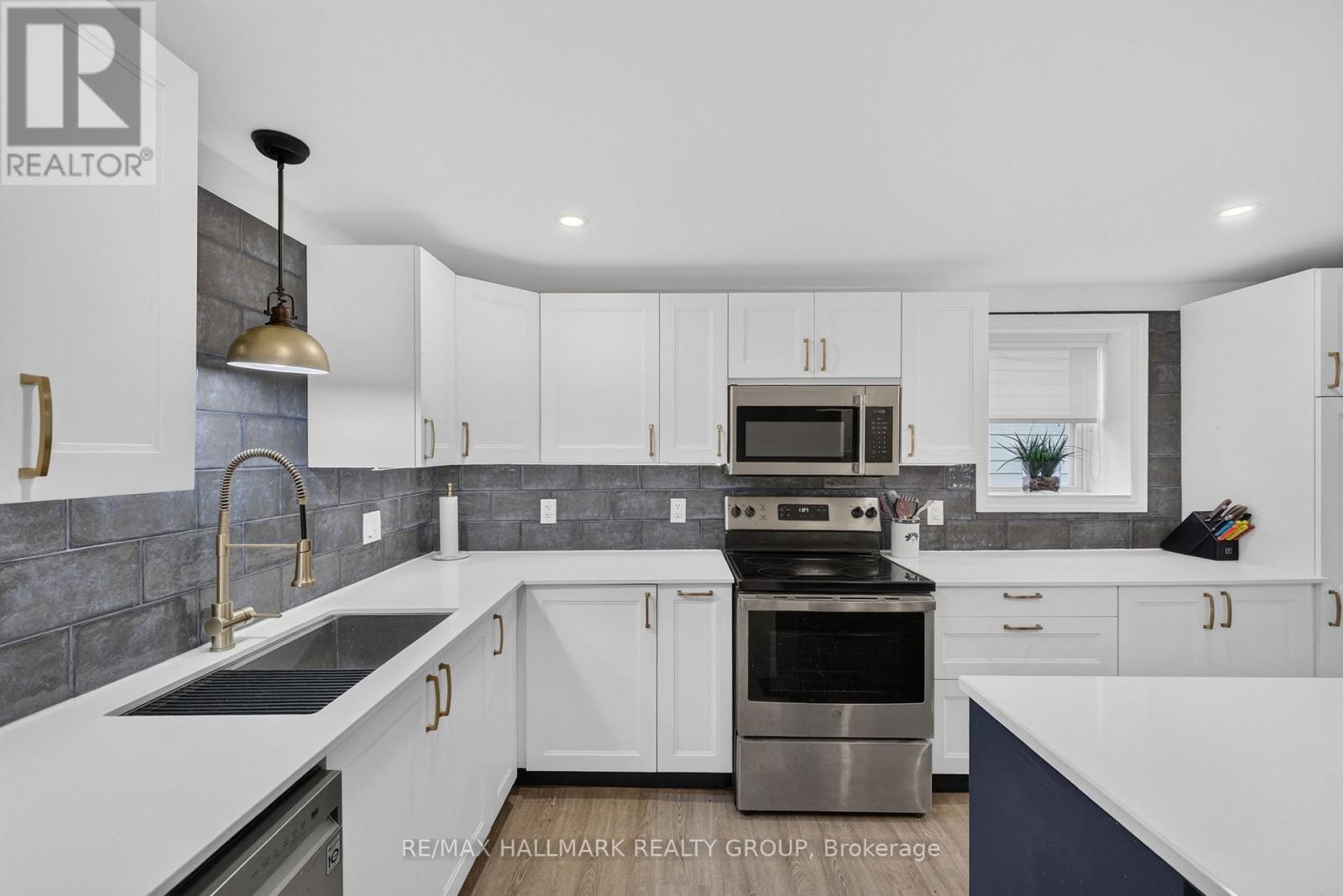 241 Lewis Street E Property Photo 12