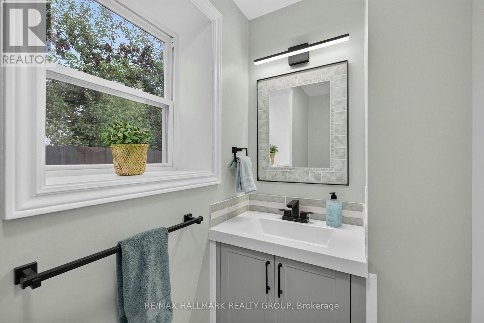 241 Lewis Street E Property Photo 21