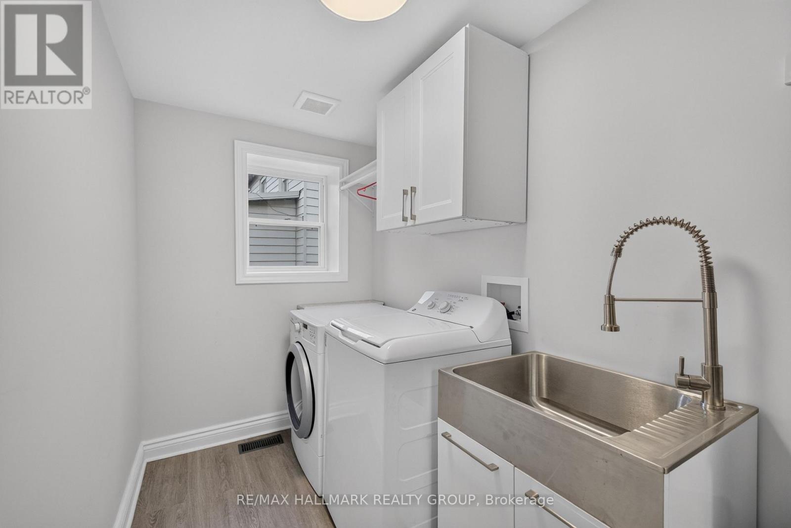 241 Lewis Street E Property Photo 22