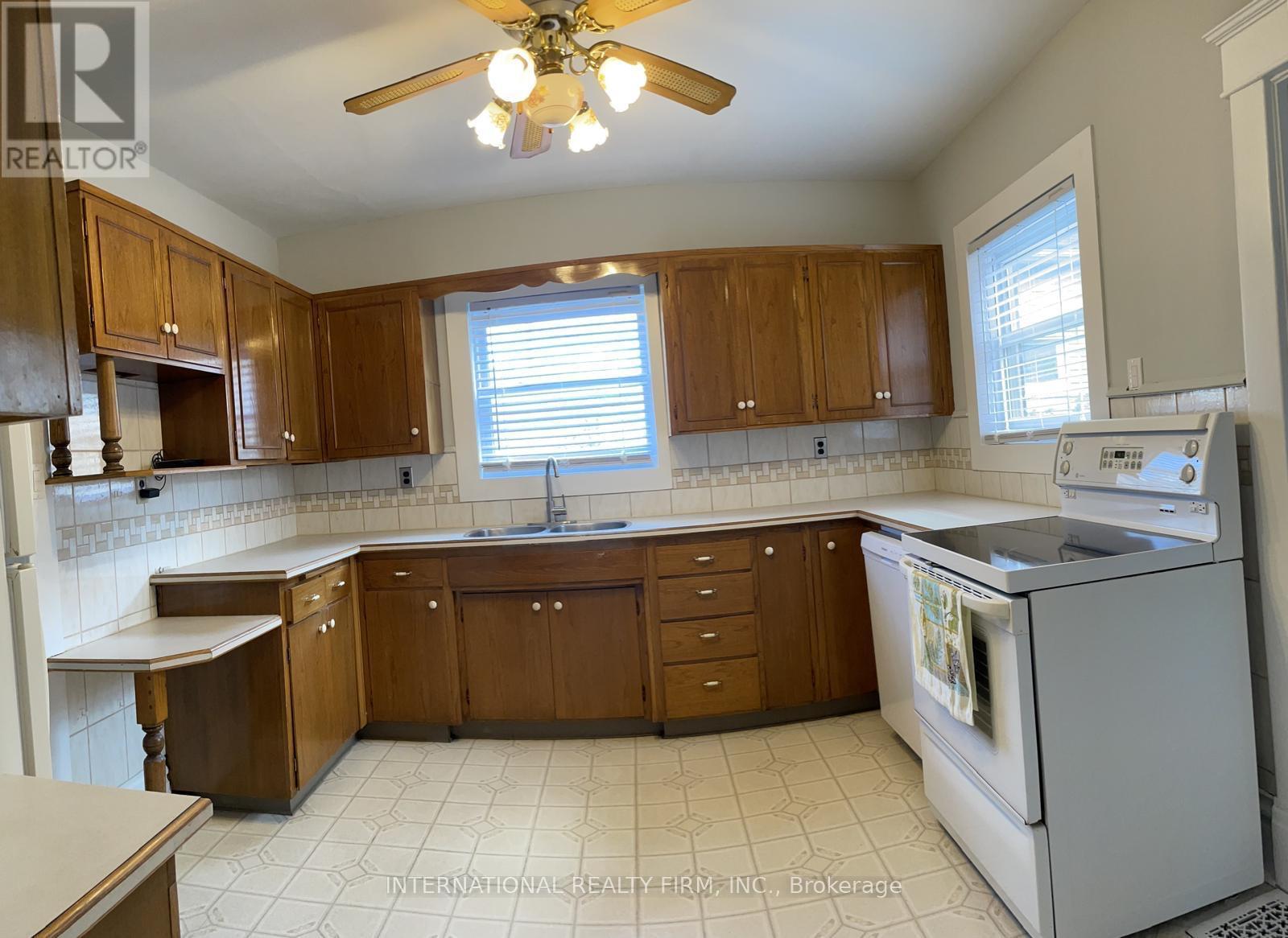 120 ST ANDREWS STREET Property Photo 1