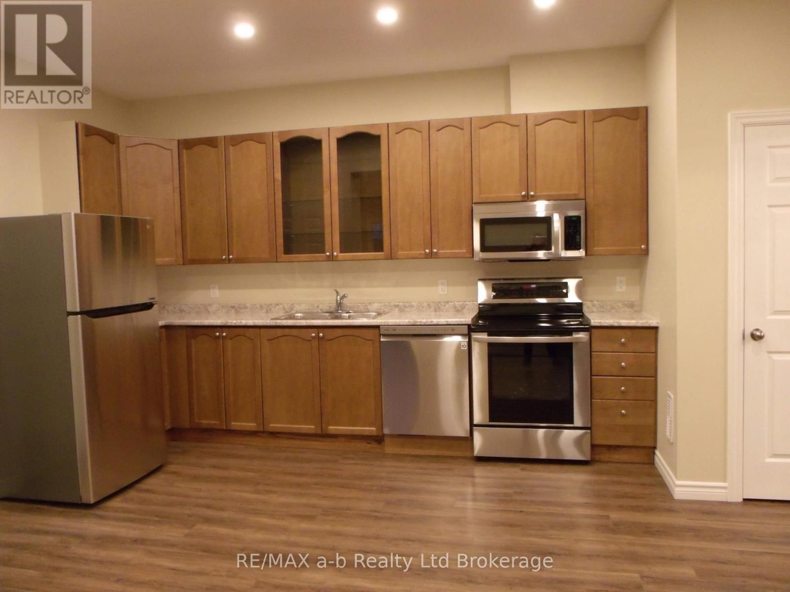 5 - 350 Dundas Street Property Photo 1