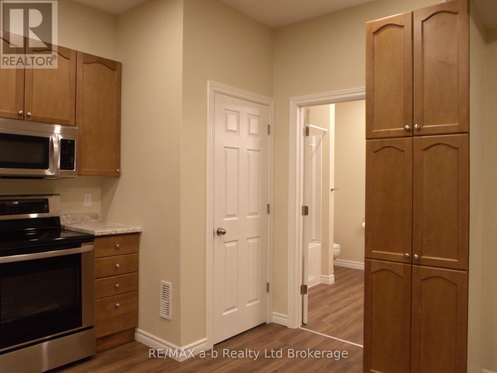5 - 350 Dundas Street Property Photo 2
