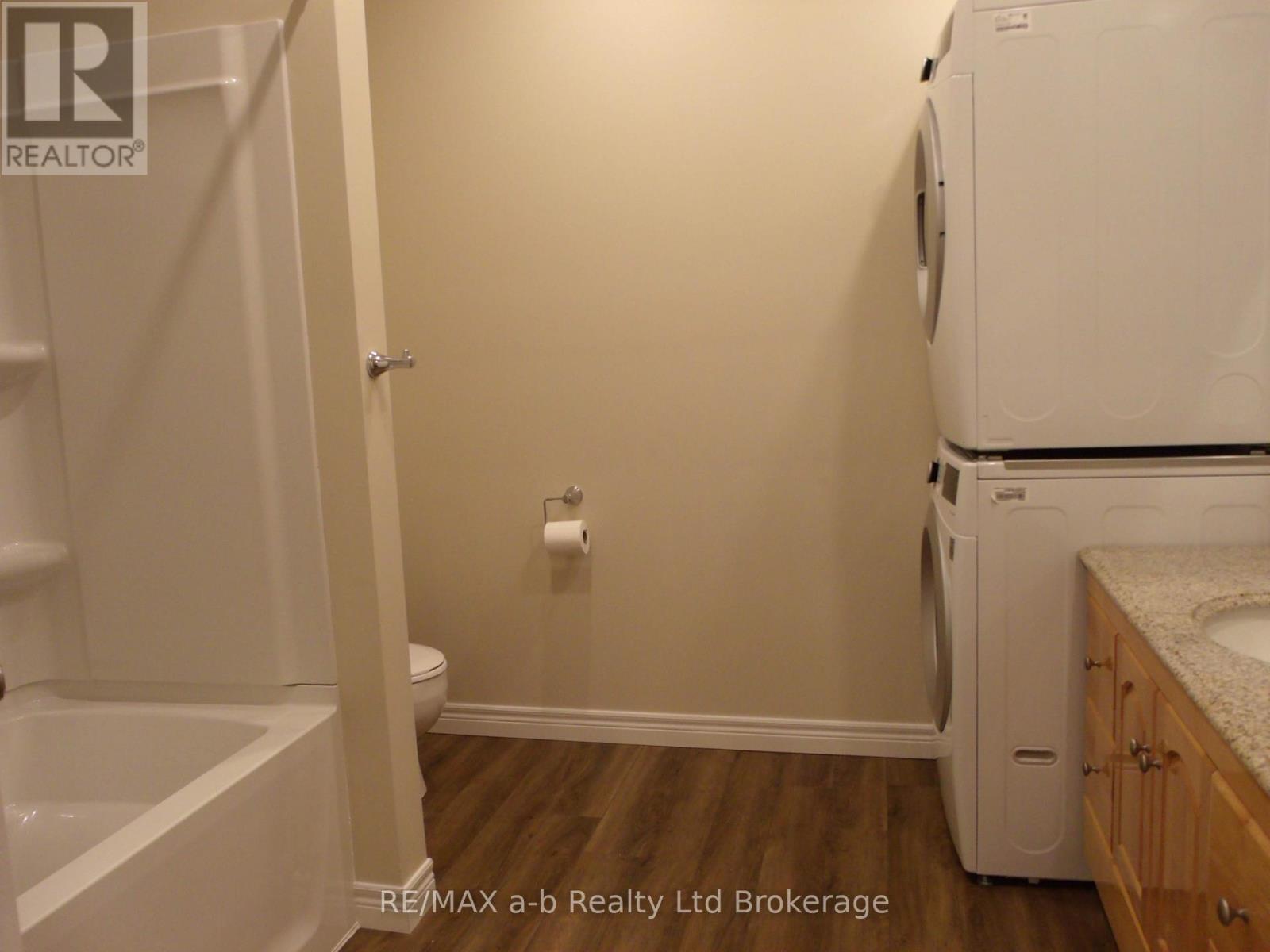 5 - 350 Dundas Street Property Photo 3
