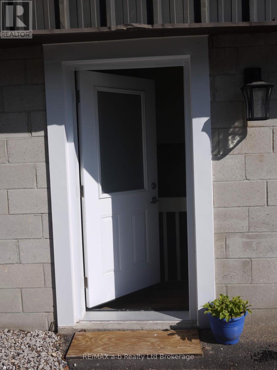 5 - 350 Dundas Street Property Photo 8