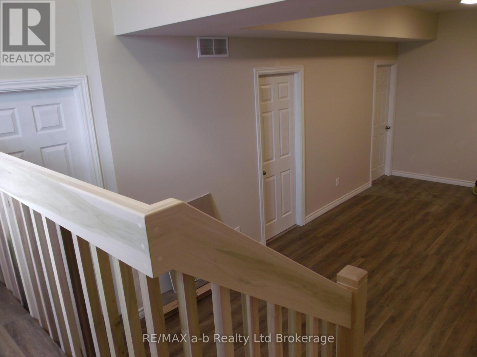 5 - 350 Dundas Street Property Photo 9