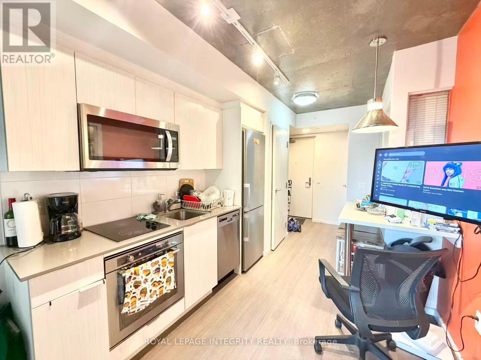 1812 - 105 Champagne Avenue Property Photo 3