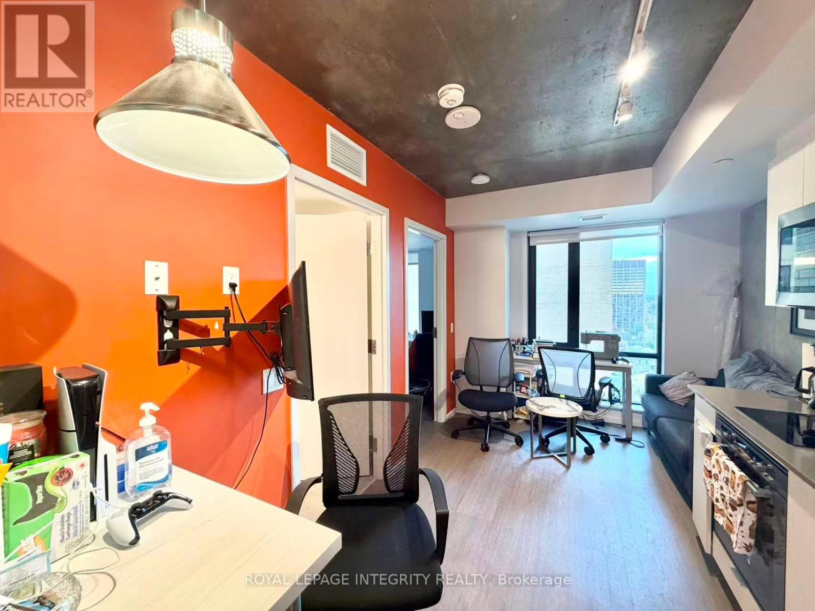 1812 - 105 Champagne Avenue Property Photo 4