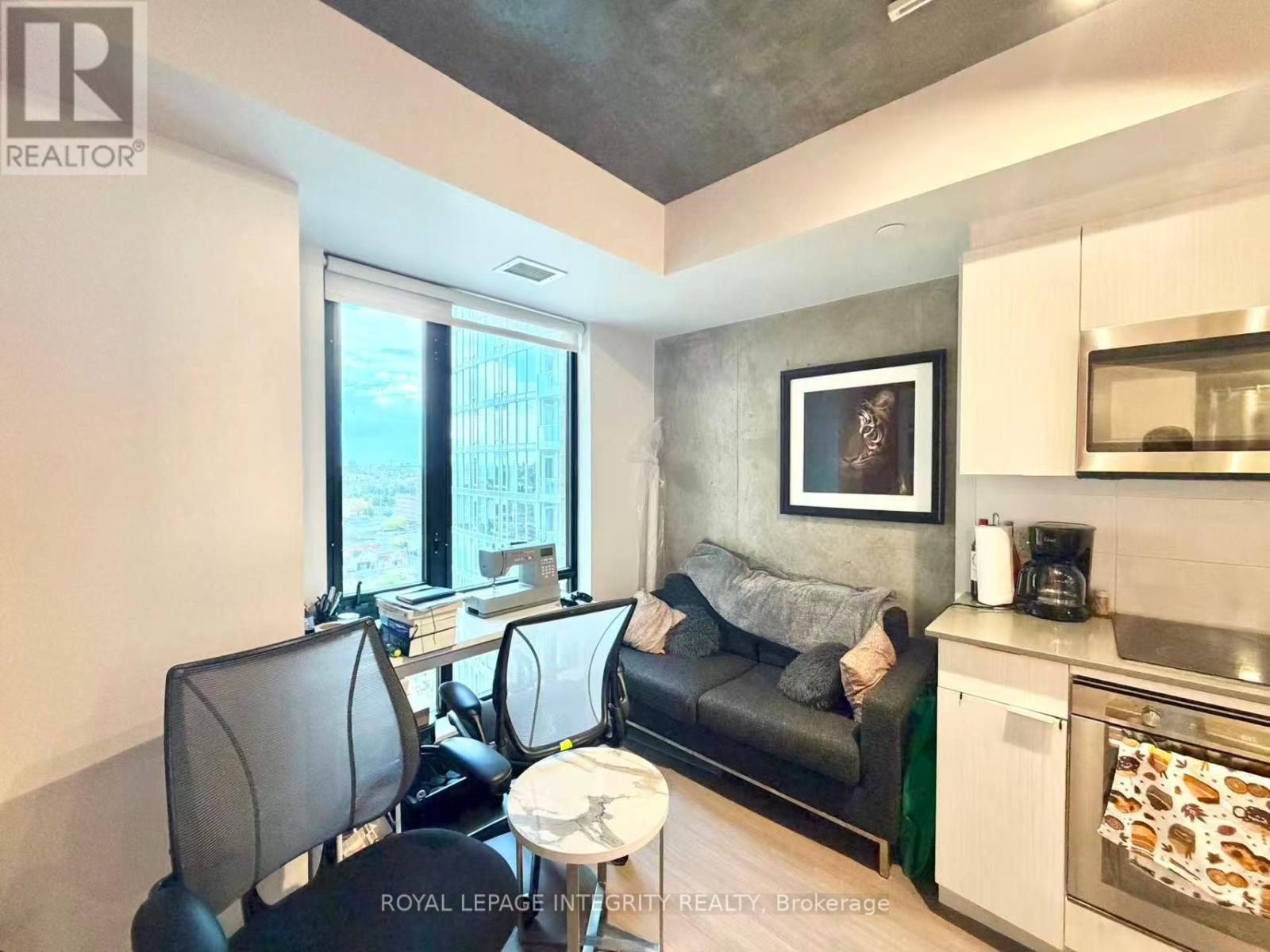 1812 - 105 Champagne Avenue Property Photo 7