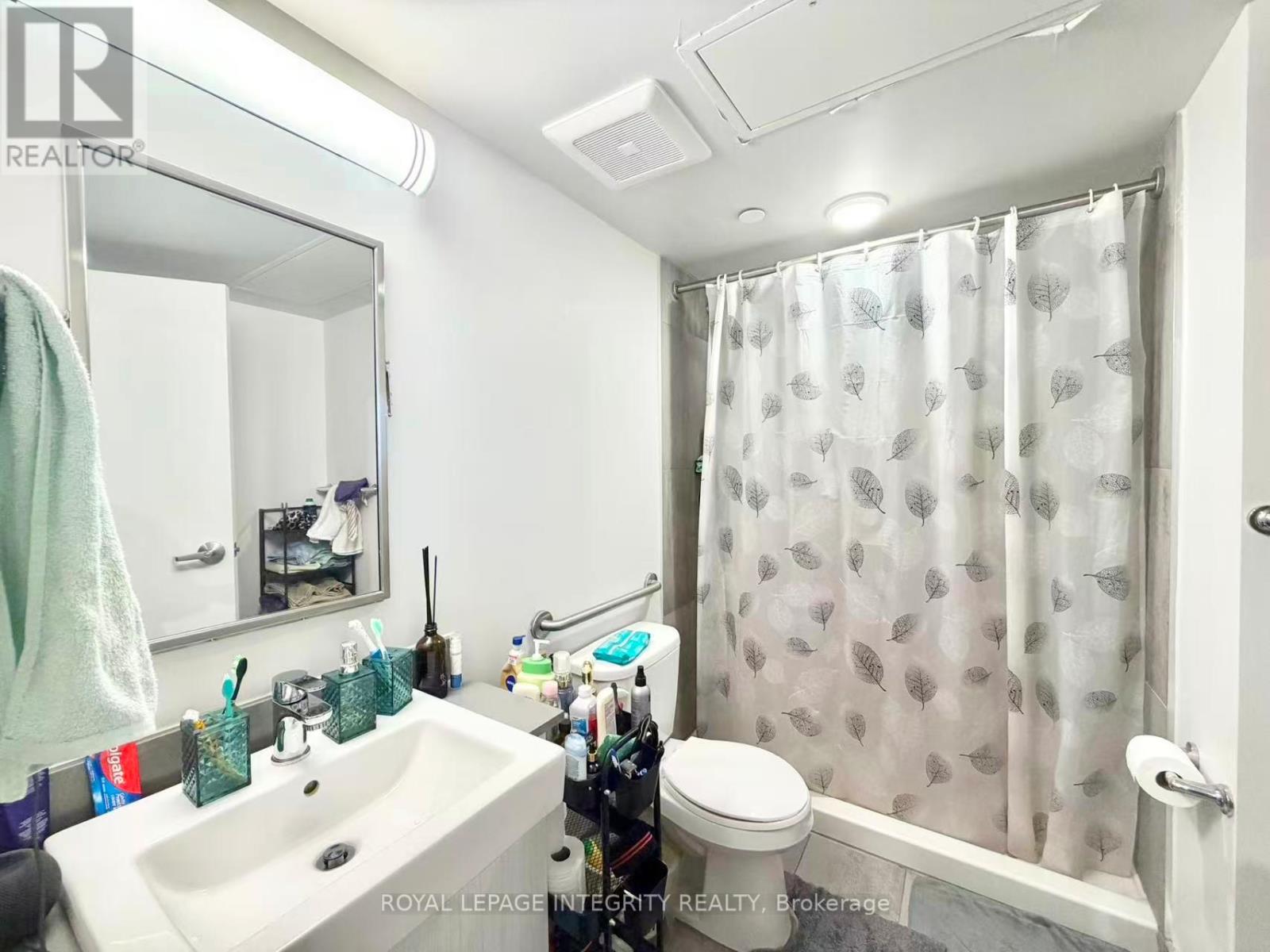 1812 - 105 Champagne Avenue Property Photo 13