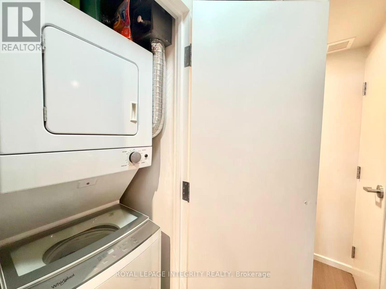 1812 - 105 Champagne Avenue Property Photo 14
