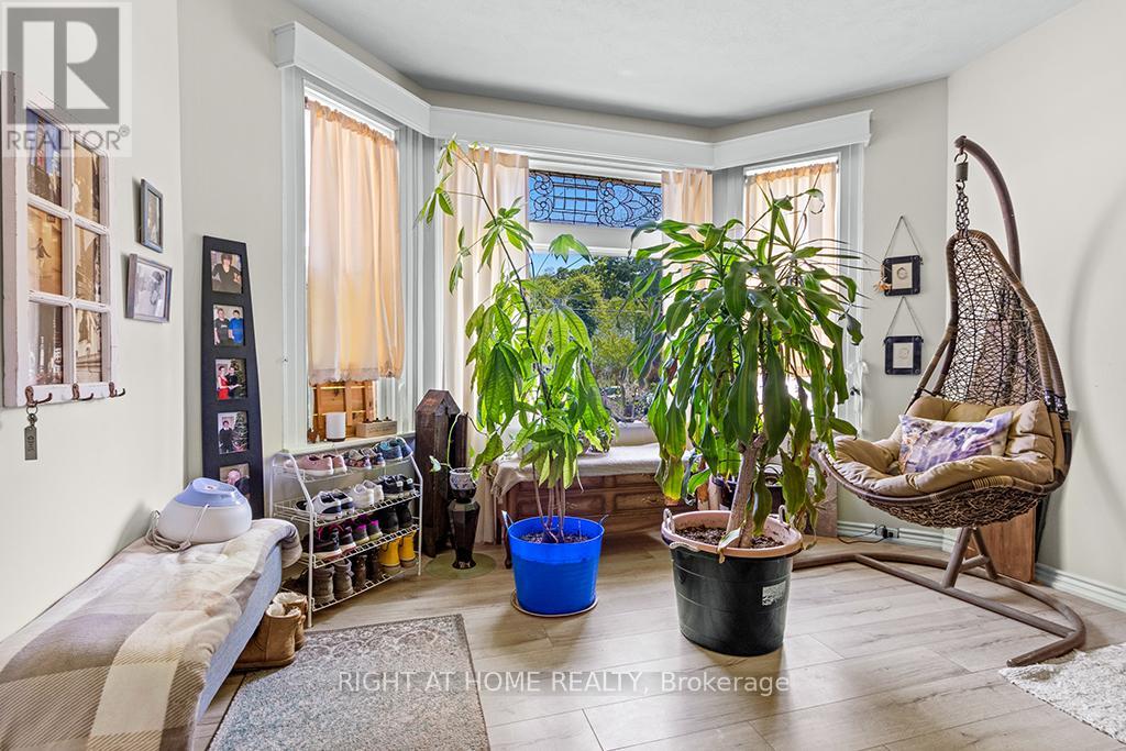 1 - 774 4th Avenue E Property Photo 5