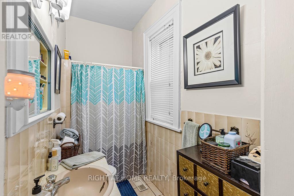 1 - 774 4th Avenue E Property Photo 12