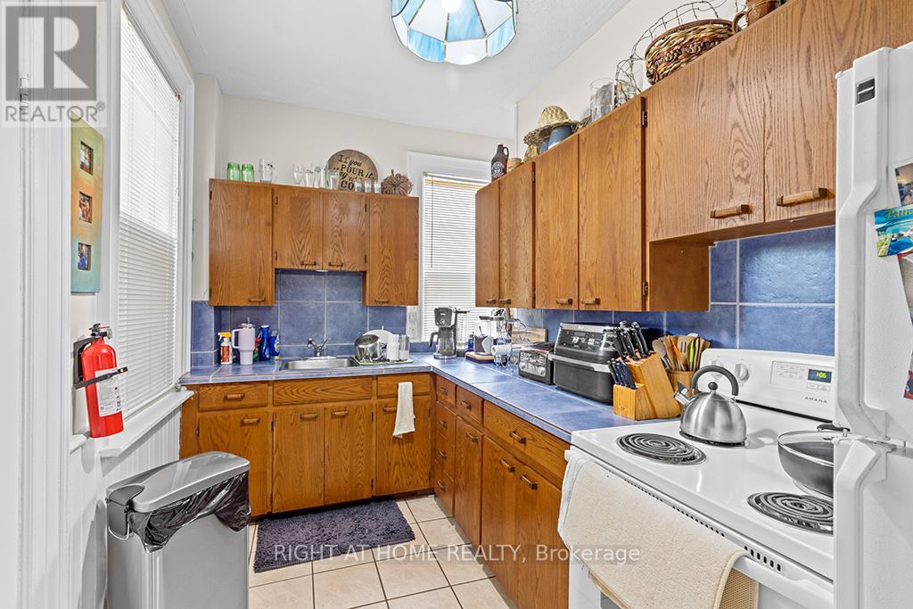 1 - 774 4th Avenue E Property Photo 13