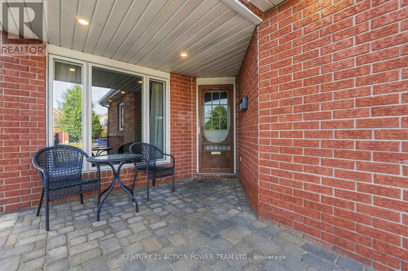 1032 Sheenboro Crescent Property Photo 2