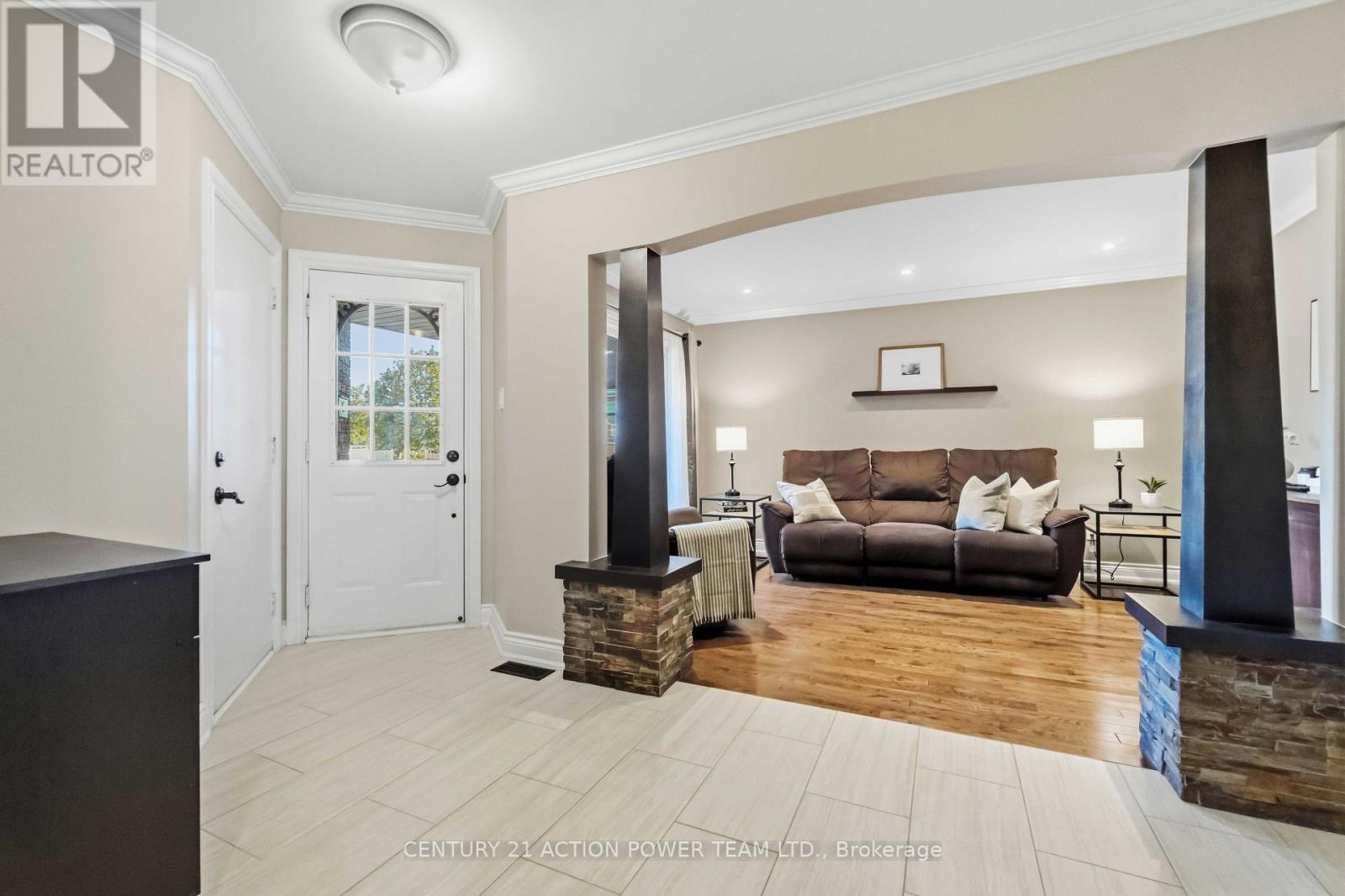 1032 Sheenboro Crescent Property Photo 3