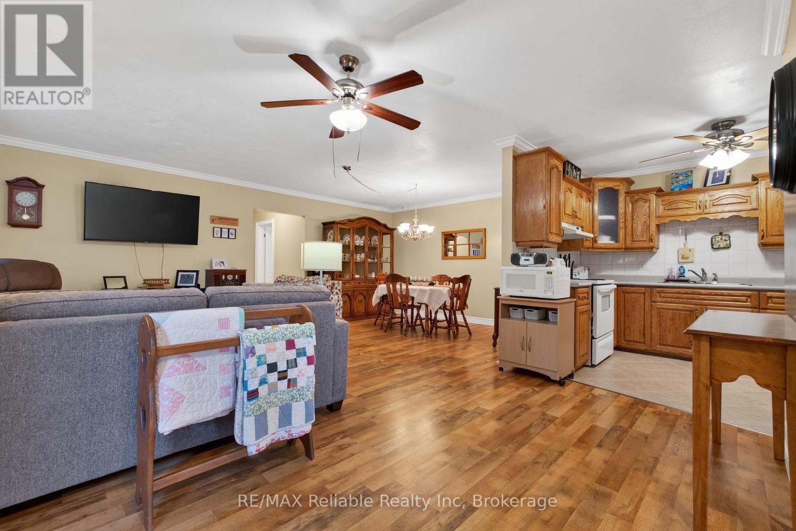 154&156 Princess Street E Property Photo 5
