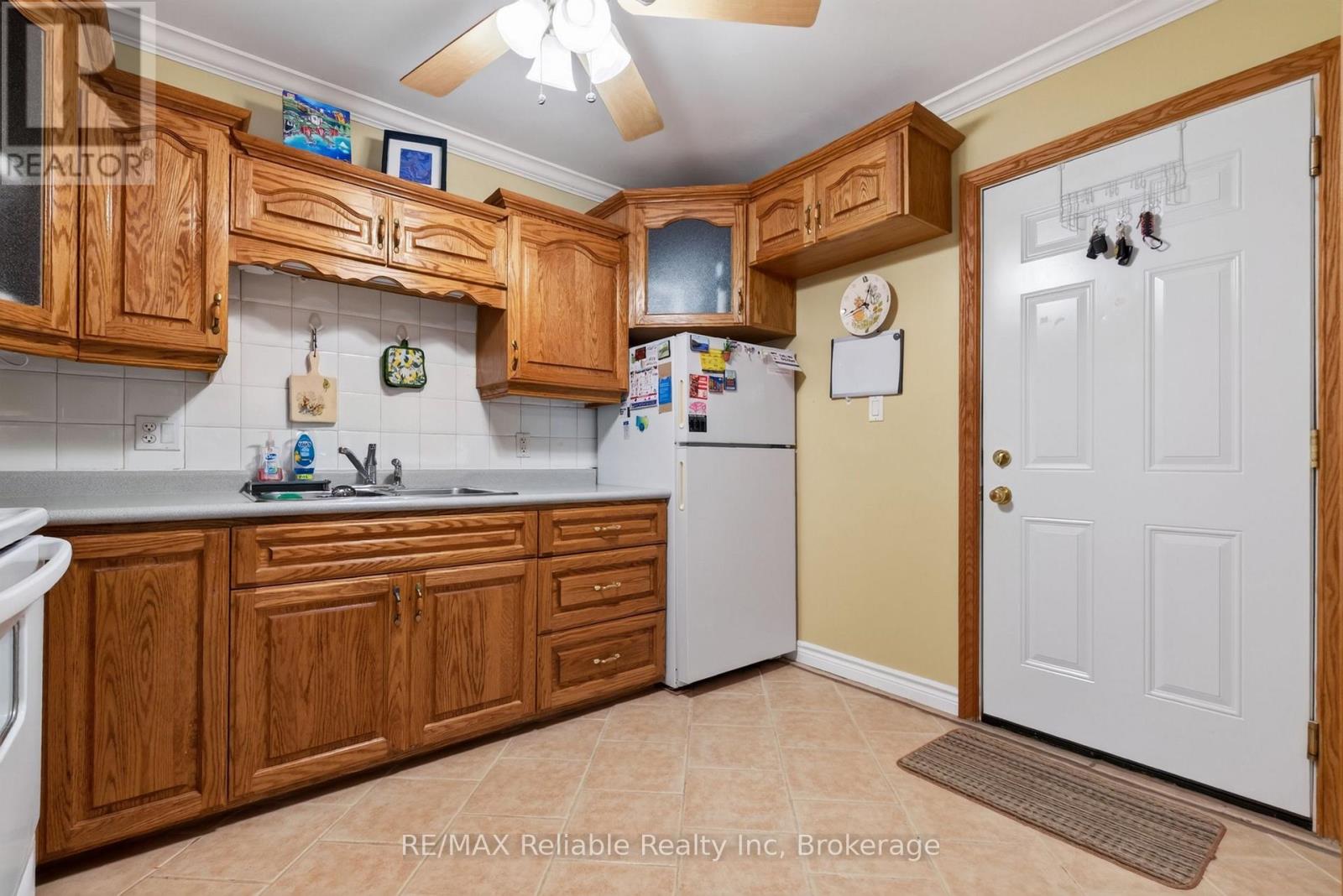 154&156 Princess Street E Property Photo 6
