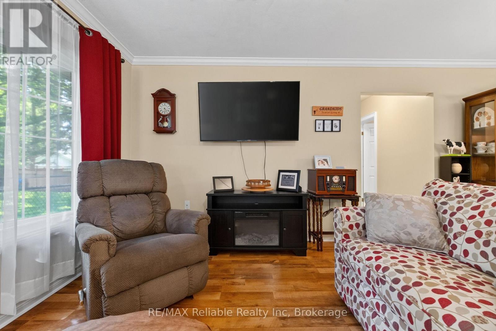 154&156 Princess Street E Property Photo 11