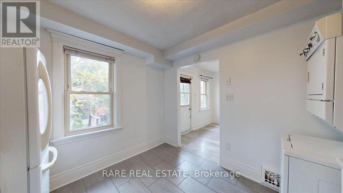 2 - 8 Balsam Avenue N Property Photo 9