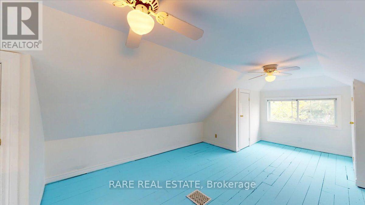 2 - 8 Balsam Avenue N Property Photo 14