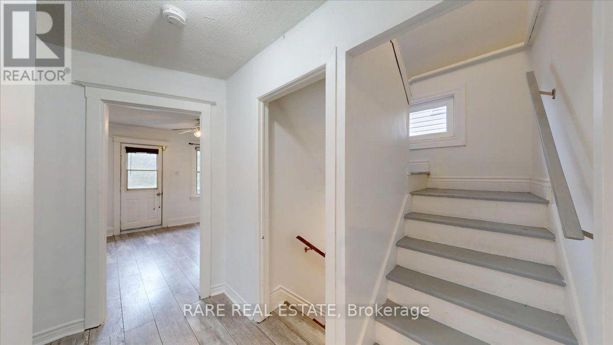2 - 8 Balsam Avenue N Property Photo 15