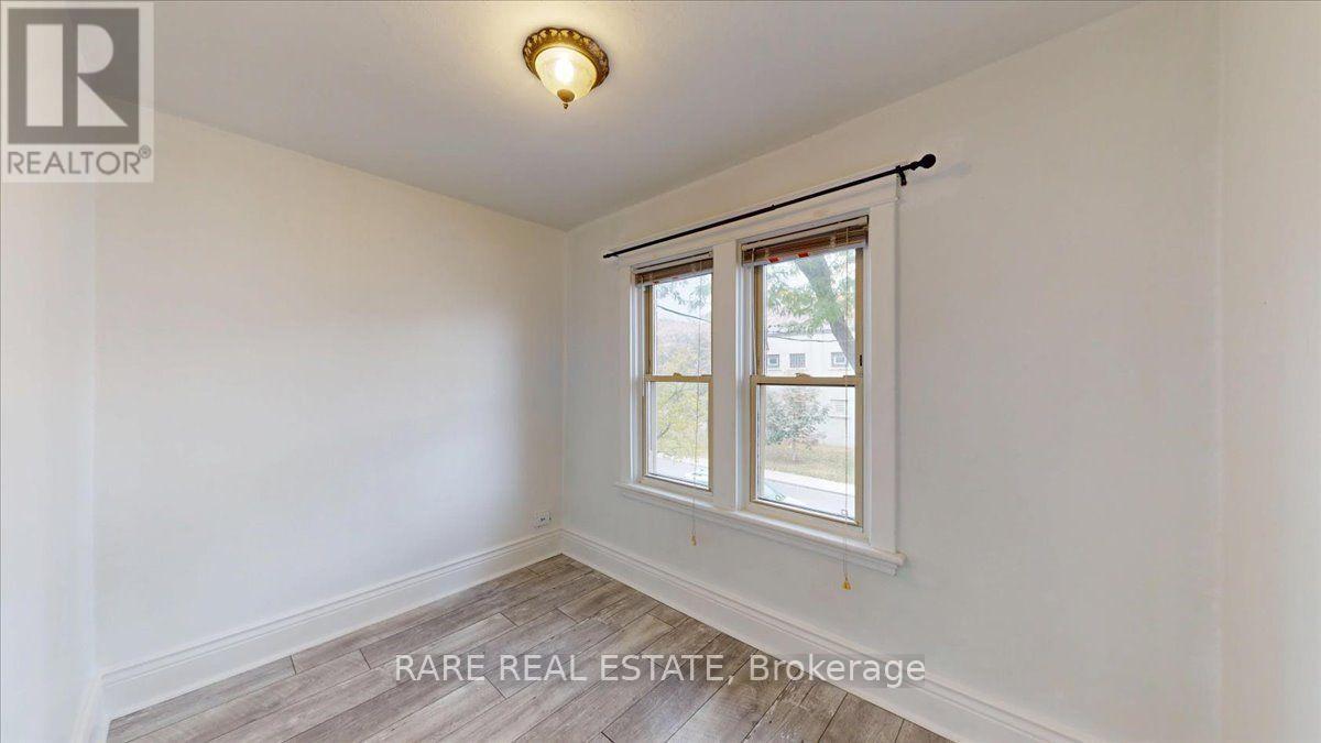 2 - 8 Balsam Avenue N Property Photo 16