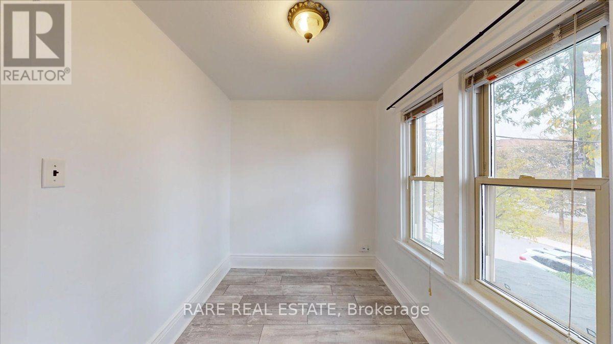 2 - 8 Balsam Avenue N Property Photo 17
