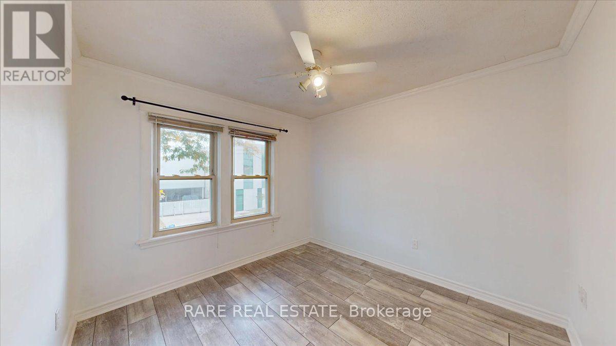2 - 8 Balsam Avenue N Property Photo 18