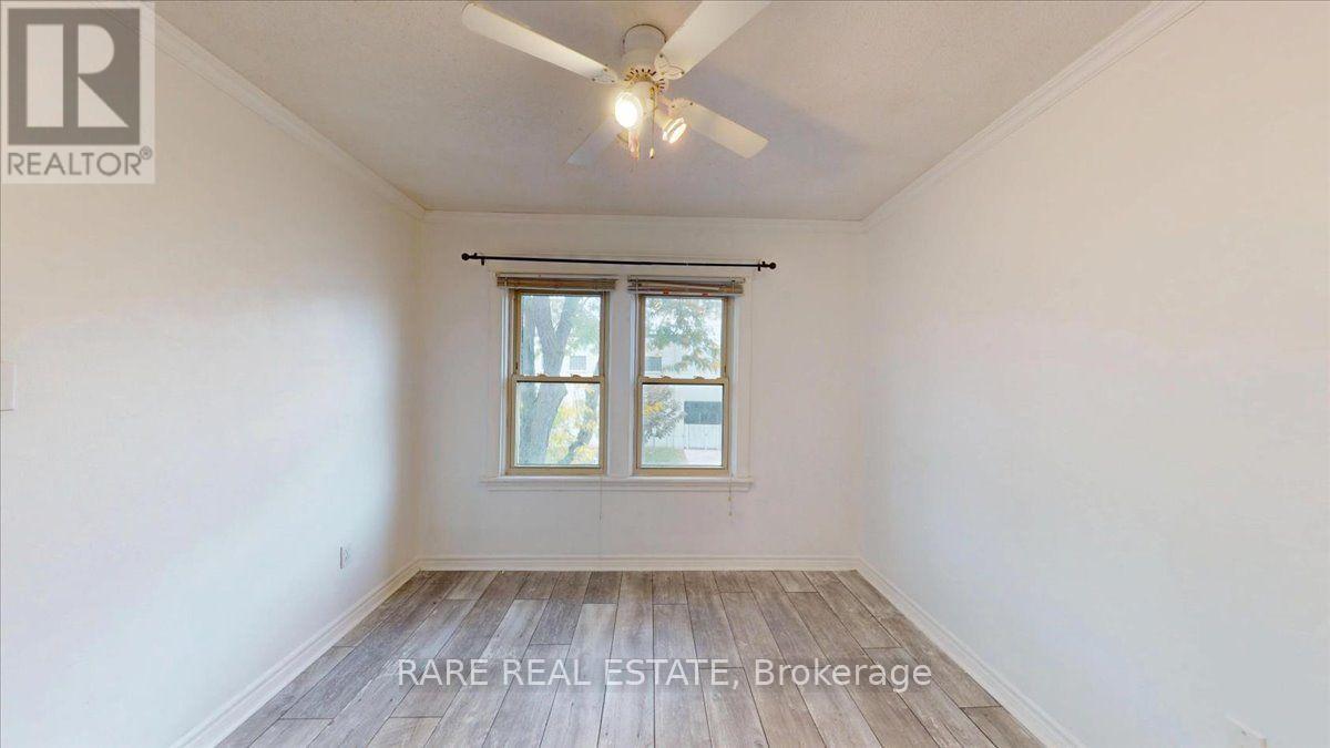 2 - 8 Balsam Avenue N Property Photo 19