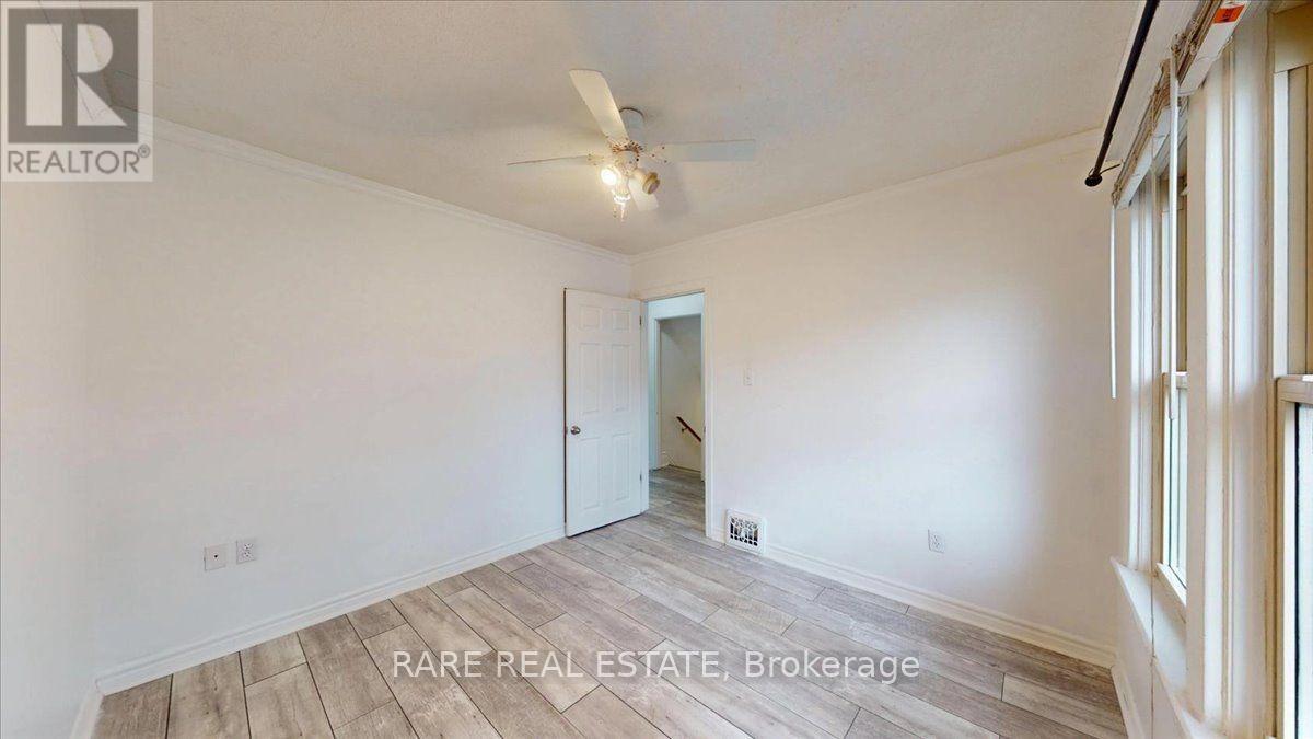 2 - 8 Balsam Avenue N Property Photo 21