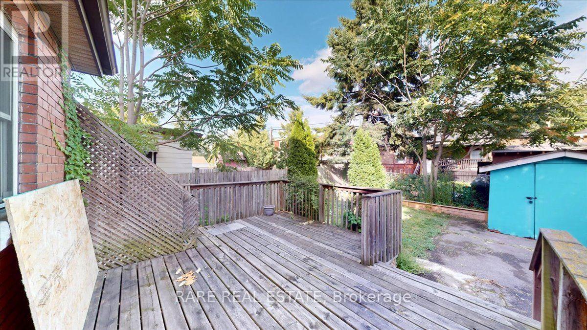 2 - 8 Balsam Avenue N Property Photo 24