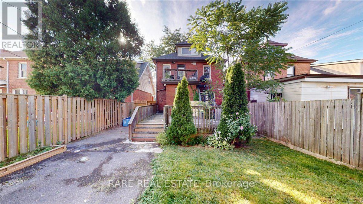 2 - 8 Balsam Avenue N Property Photo 25