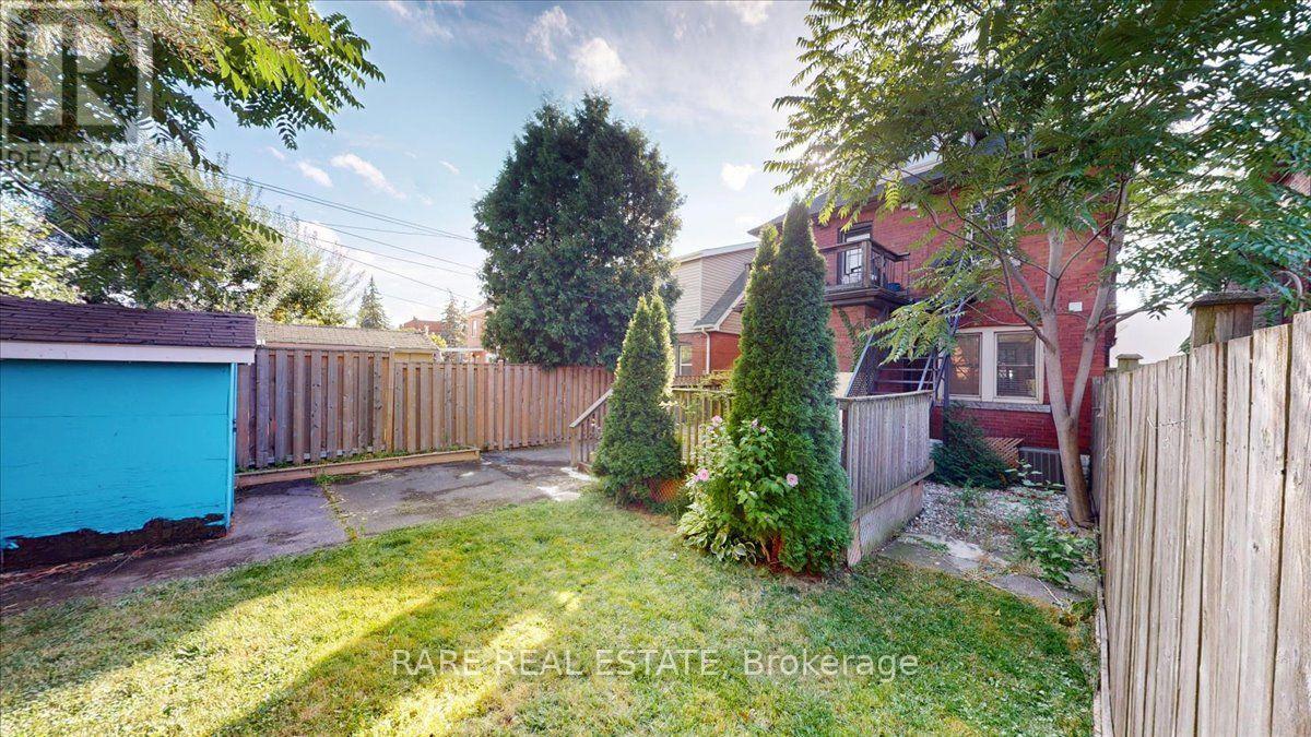 2 - 8 Balsam Avenue N Property Photo 26