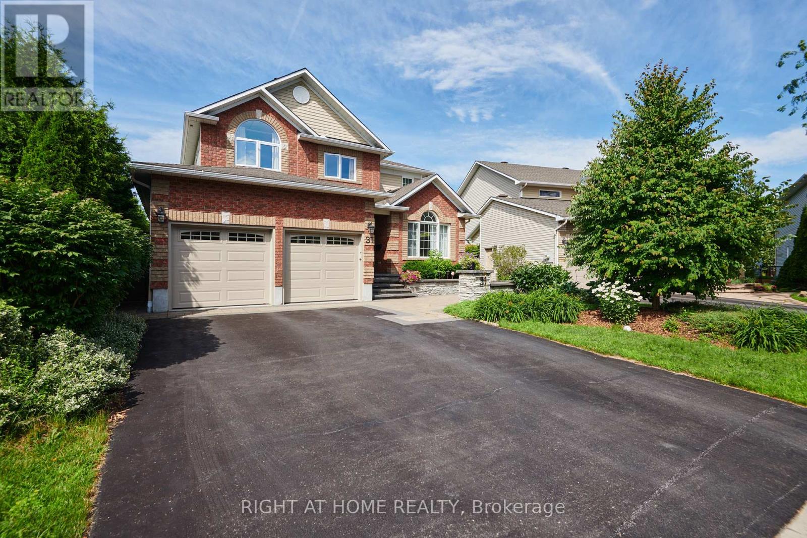 31 Forillon Crescent Property Photo 2