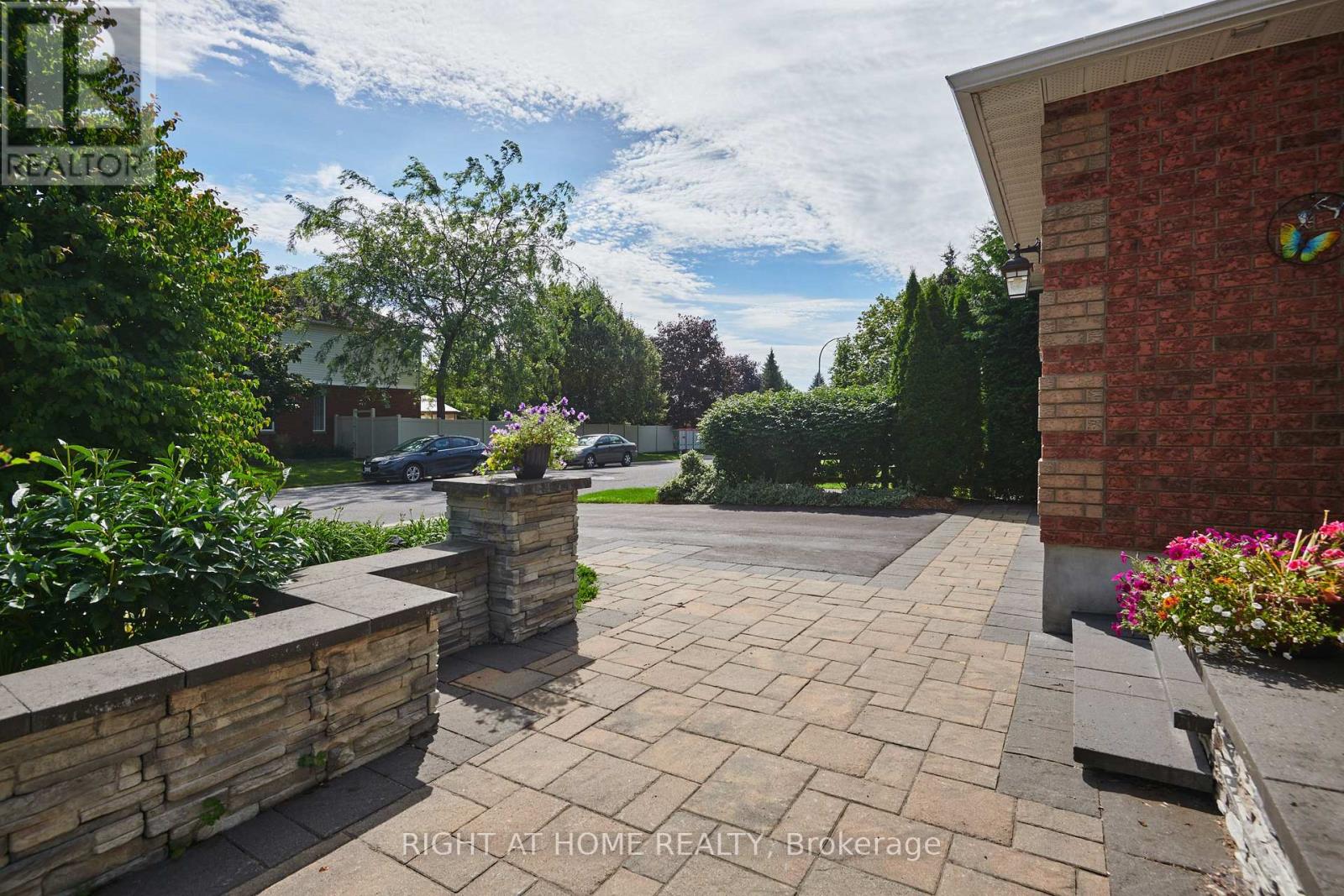 31 Forillon Crescent Property Photo 4