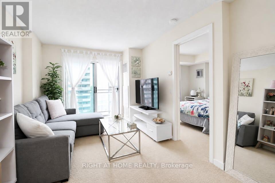 711 - 138 Somerset Street W Property Photo 2