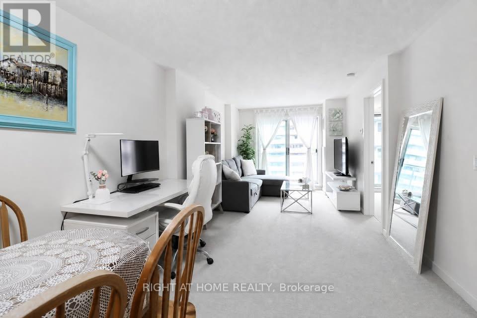 711 - 138 Somerset Street W Property Photo 5