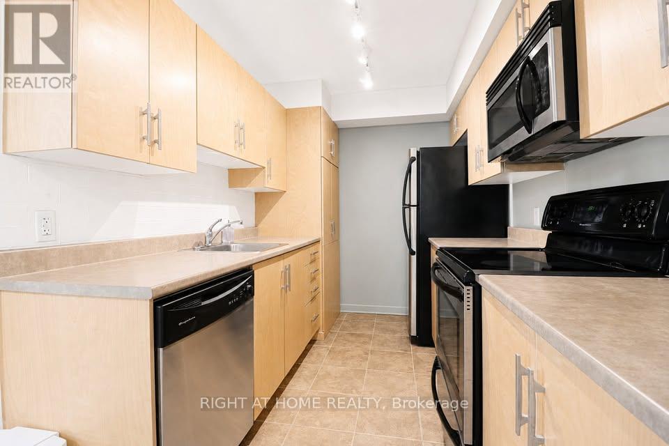 711 - 138 Somerset Street W Property Photo 6