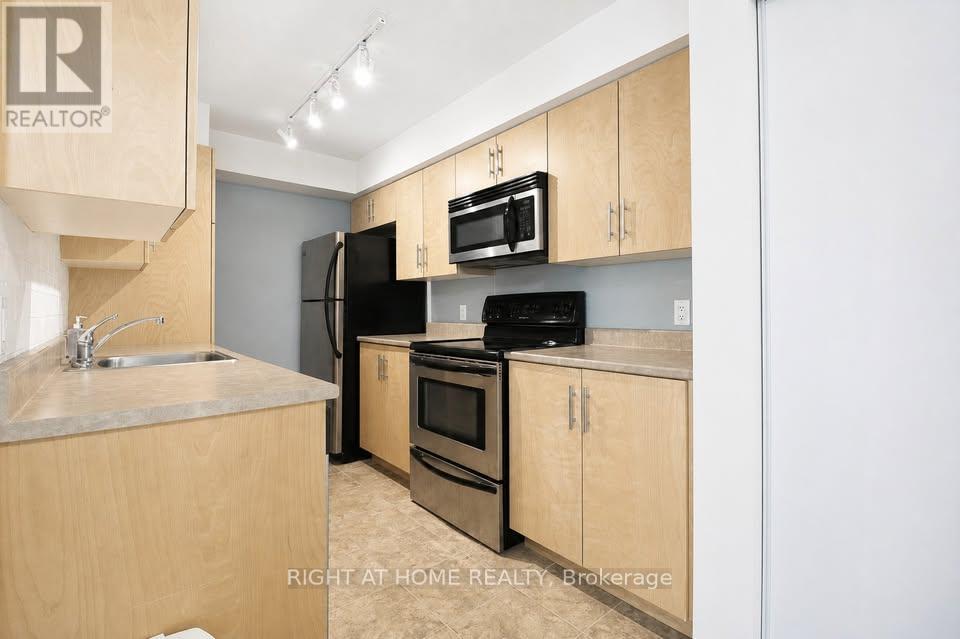 711 - 138 Somerset Street W Property Photo 7