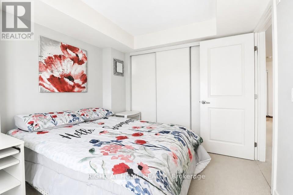 711 - 138 Somerset Street W Property Photo 9