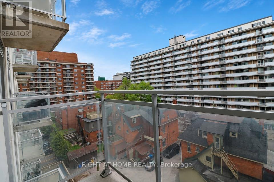 711 - 138 Somerset Street W Property Photo 12